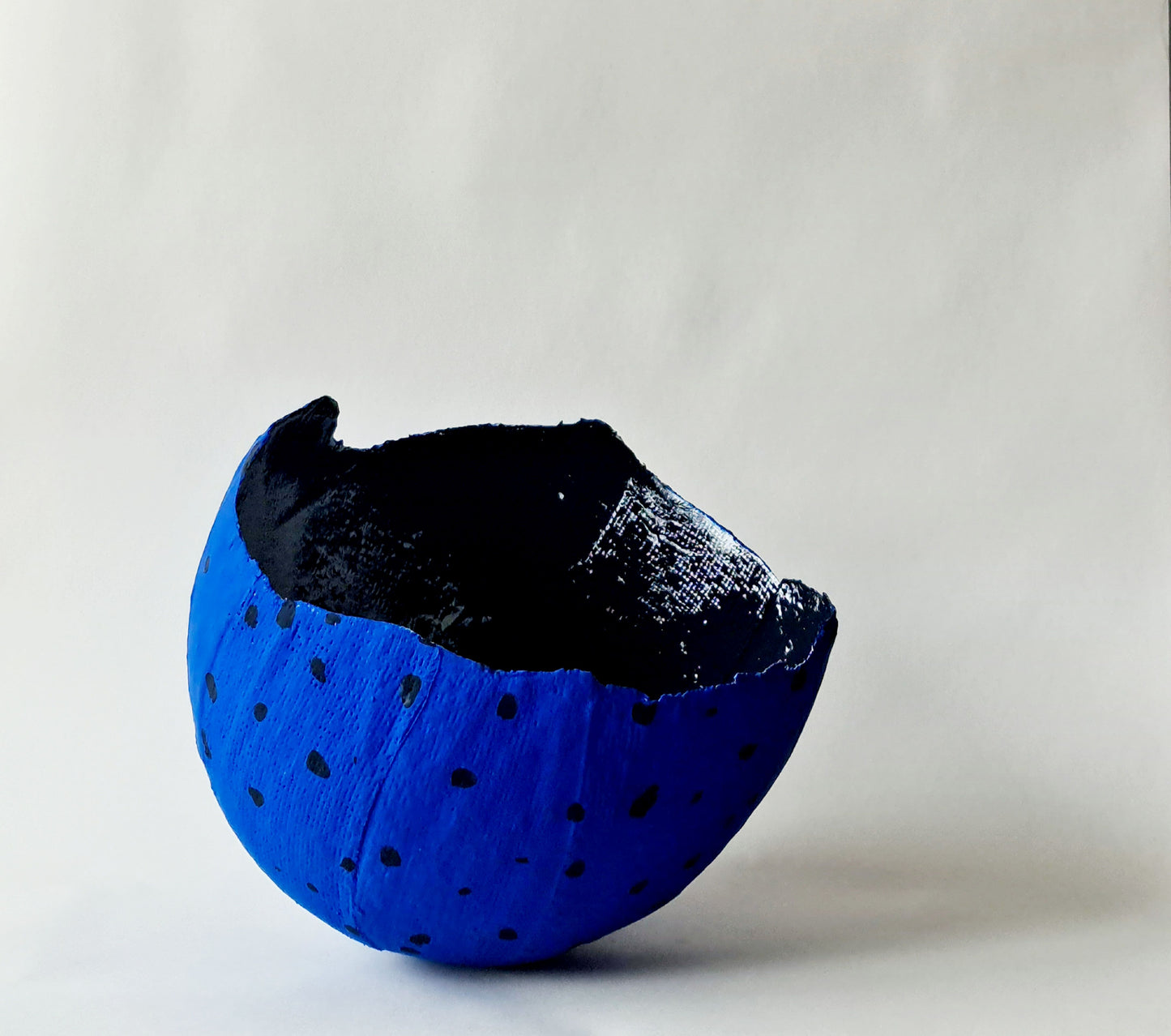 BLUE BLACK DOTS