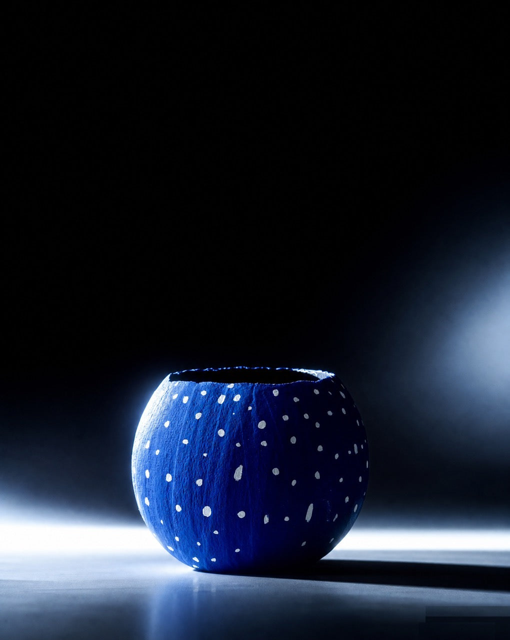 BLUE WHITE DOTS