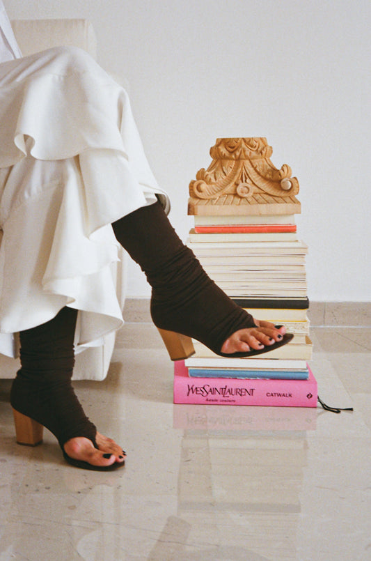 CABBAGE BOOK STAND/DECO