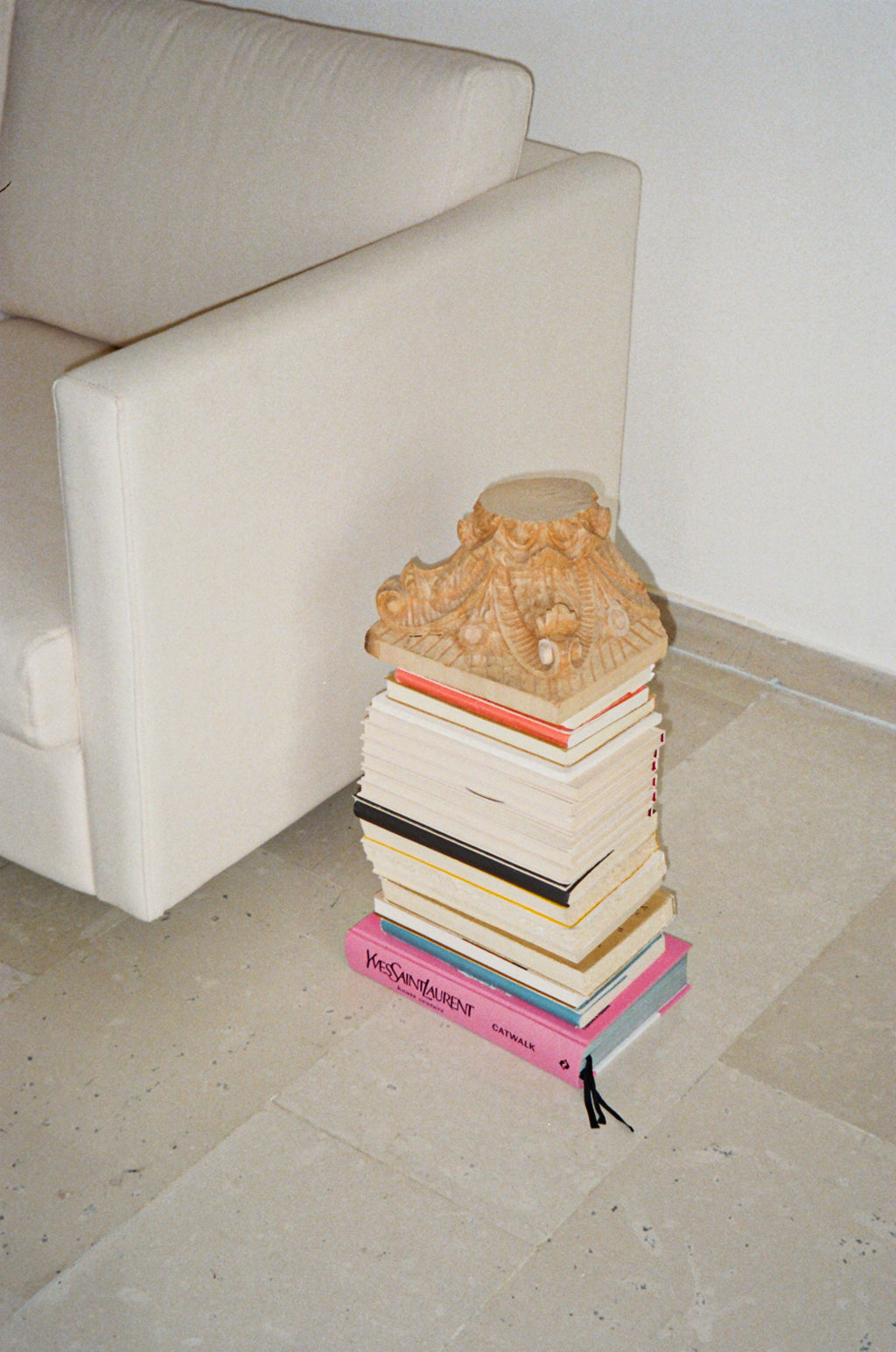 CABBAGE BOOK STAND/DECO