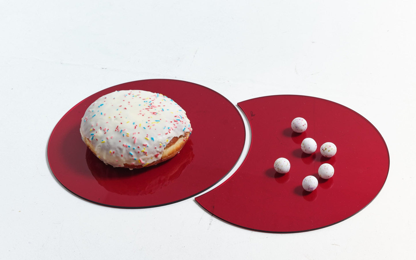 CONCENTRIC.EXCENTRIC RED SERVING PLATE