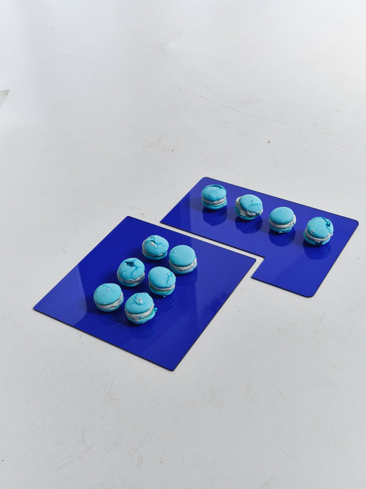 PERFECT MATCH.BLUE SERVING PLATE