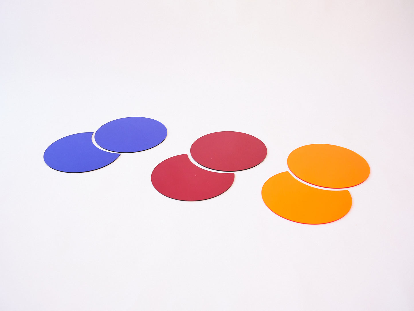 CONCENTRIC.EXCENTRIC RED SERVING PLATE