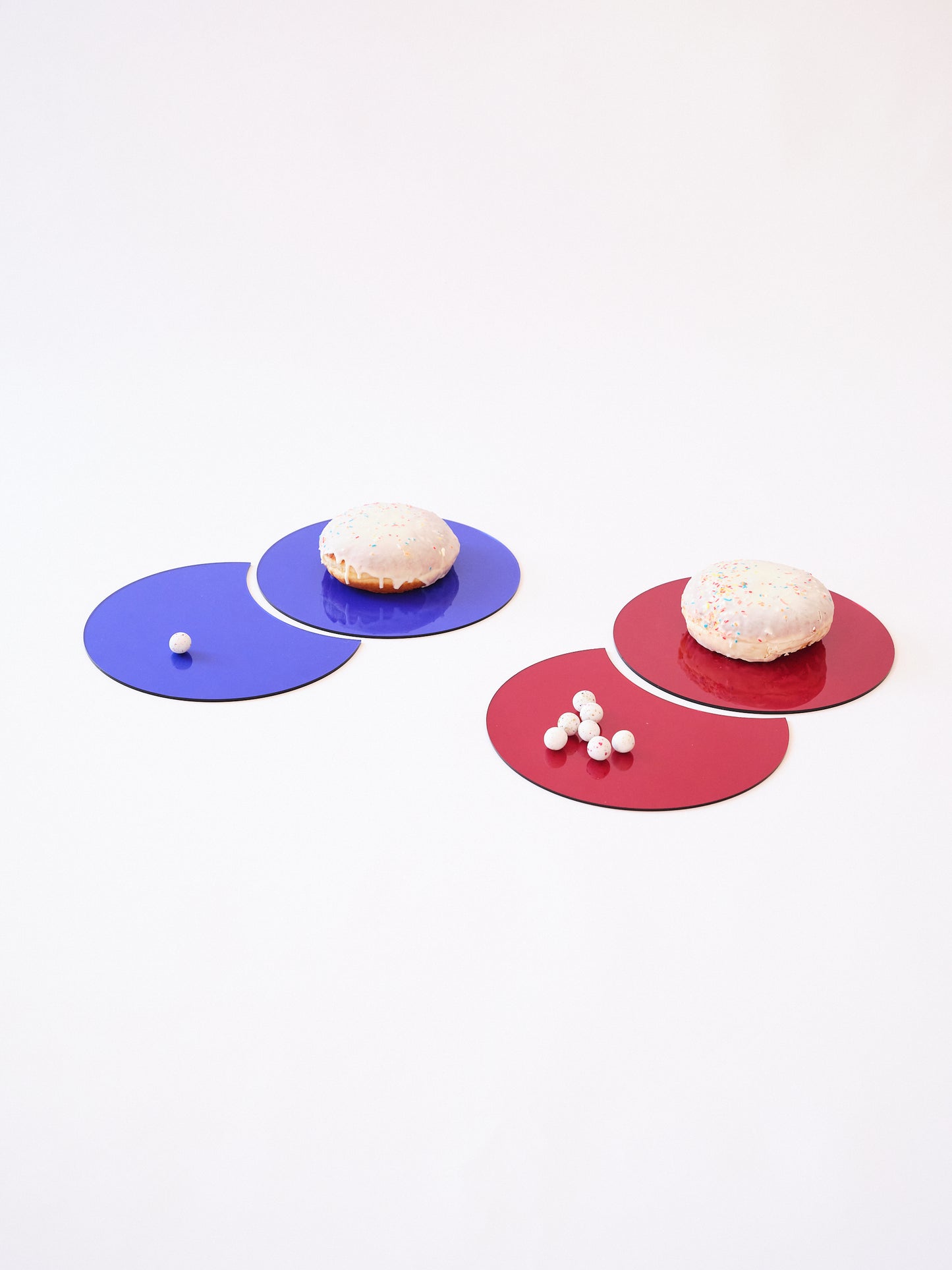 CONCENTRIC.EXCENTRIC RED SERVING PLATE