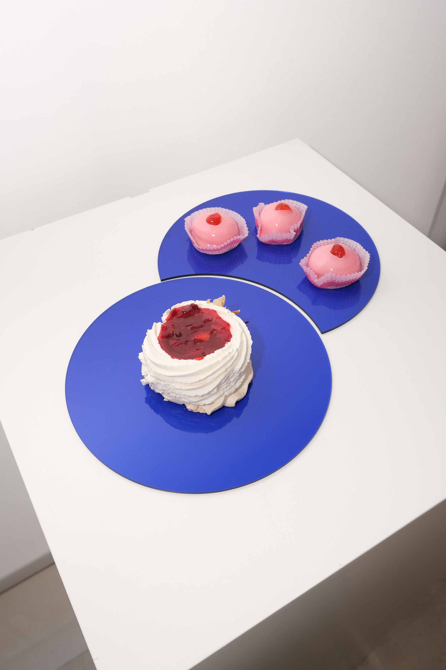 CONCENTRIC.EXCENTRIC BLUE SERVING PLATE