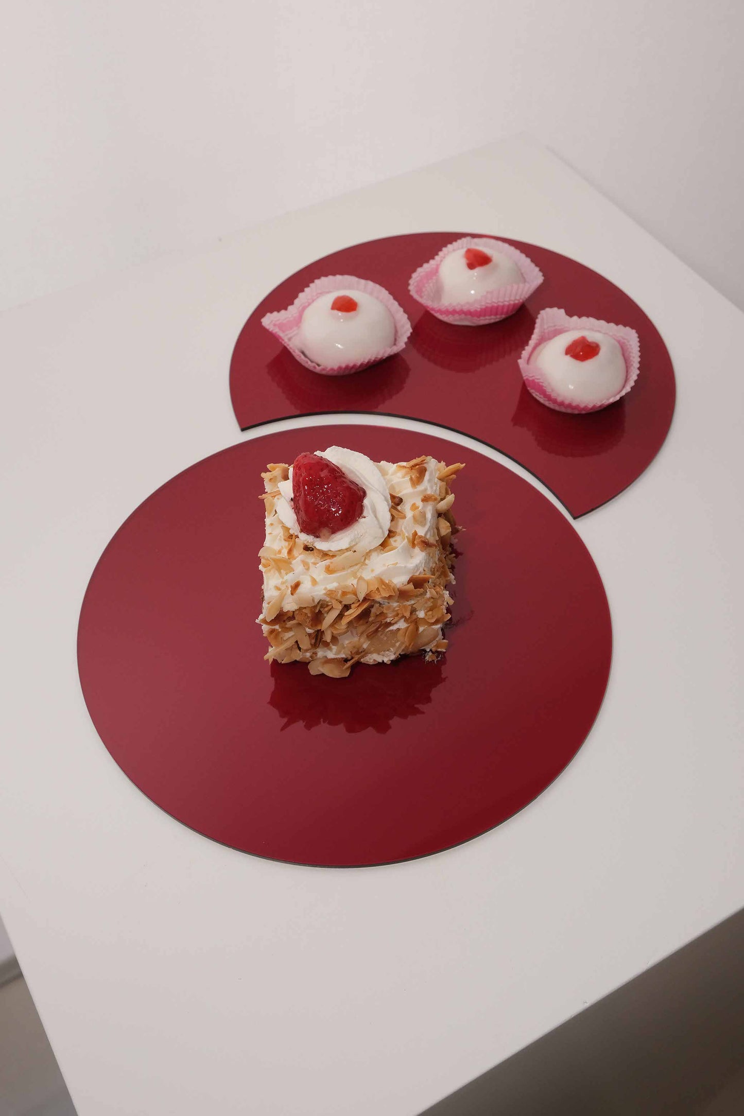 CONCENTRIC.EXCENTRIC RED SERVING PLATE