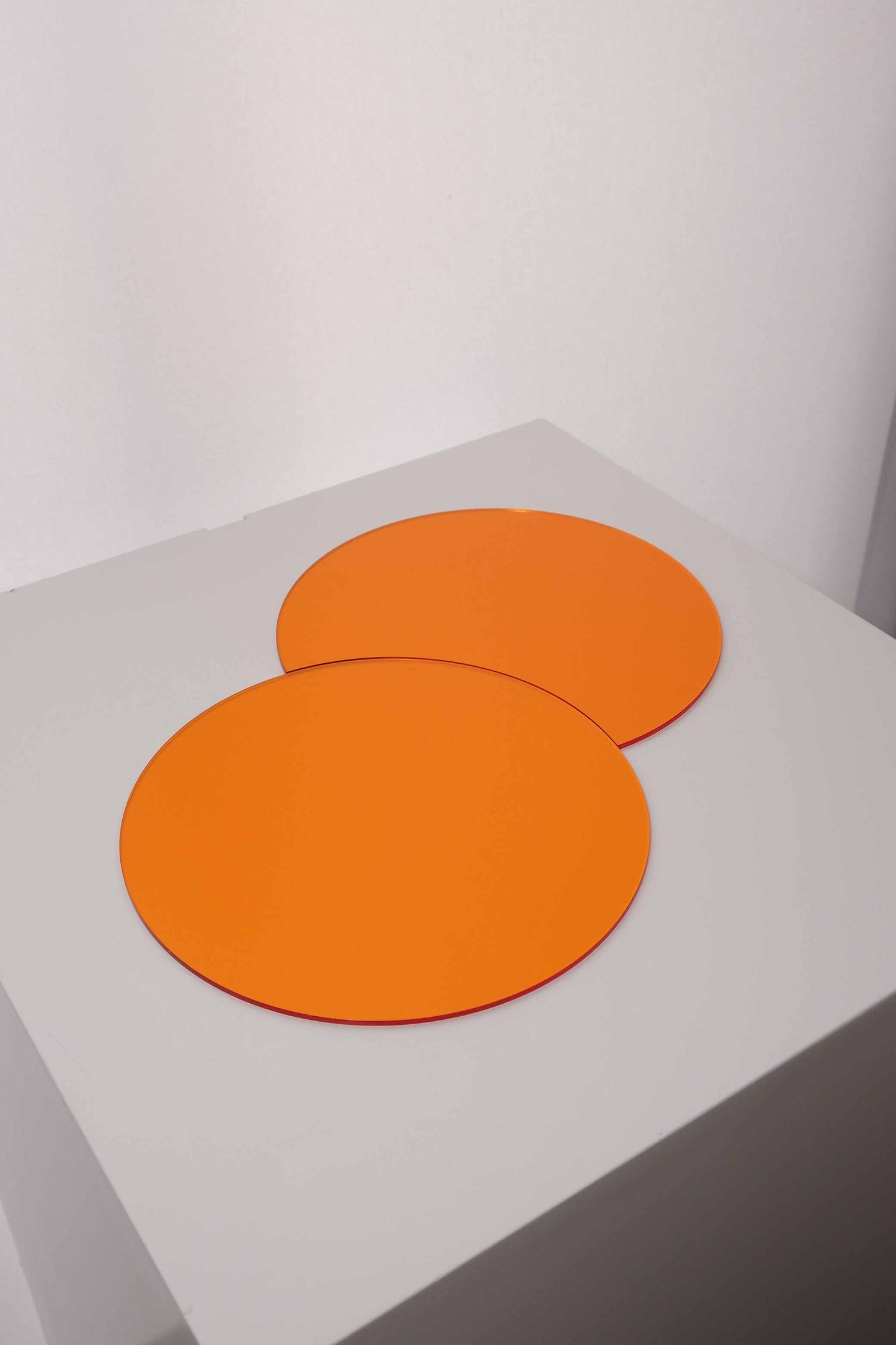 CONCENTRIC.EXCENTRIC YELLOW SERVING PLATE