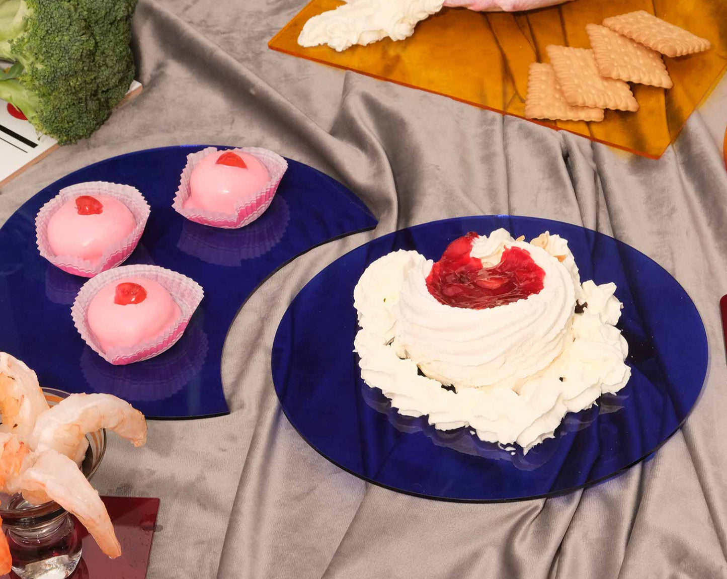 CONCENTRIC.EXCENTRIC BLUE SERVING PLATE