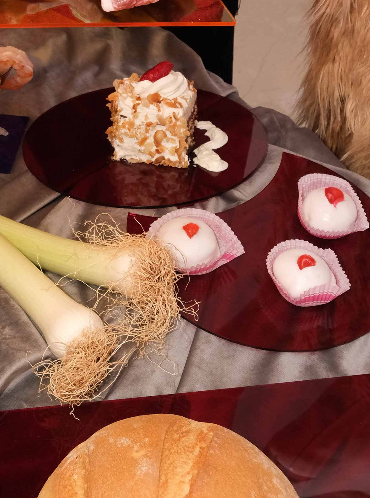 CONCENTRIC.EXCENTRIC RED SERVING PLATE