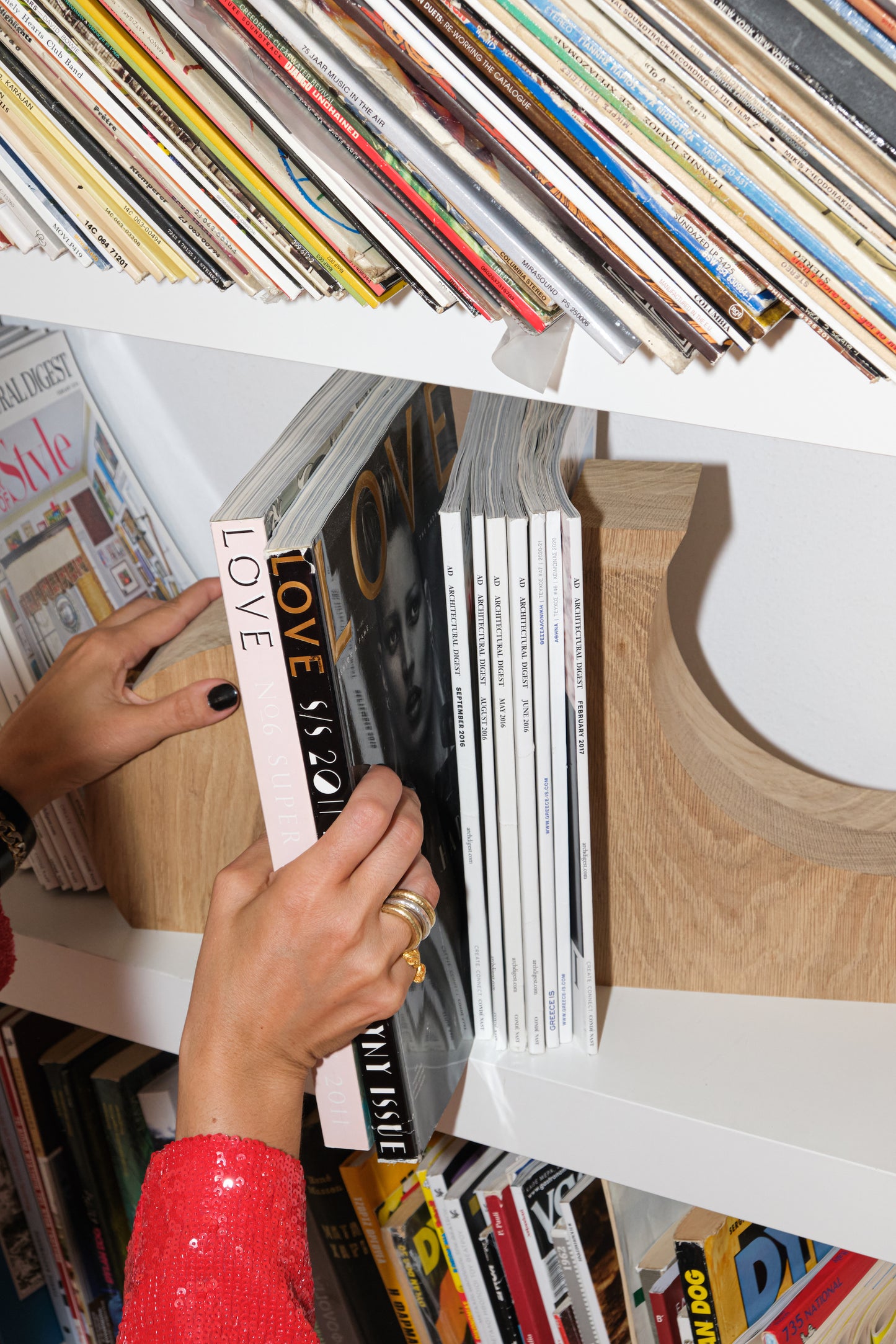 SQUARE CIRCLE BOOK HOLDER