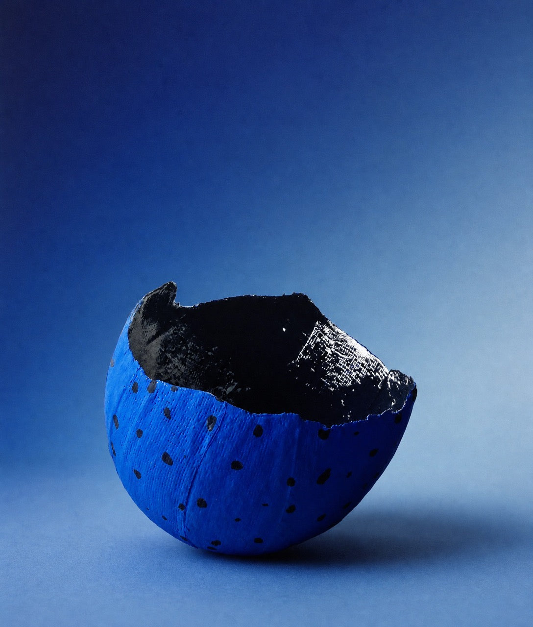 BLUE BLACK DOTS
