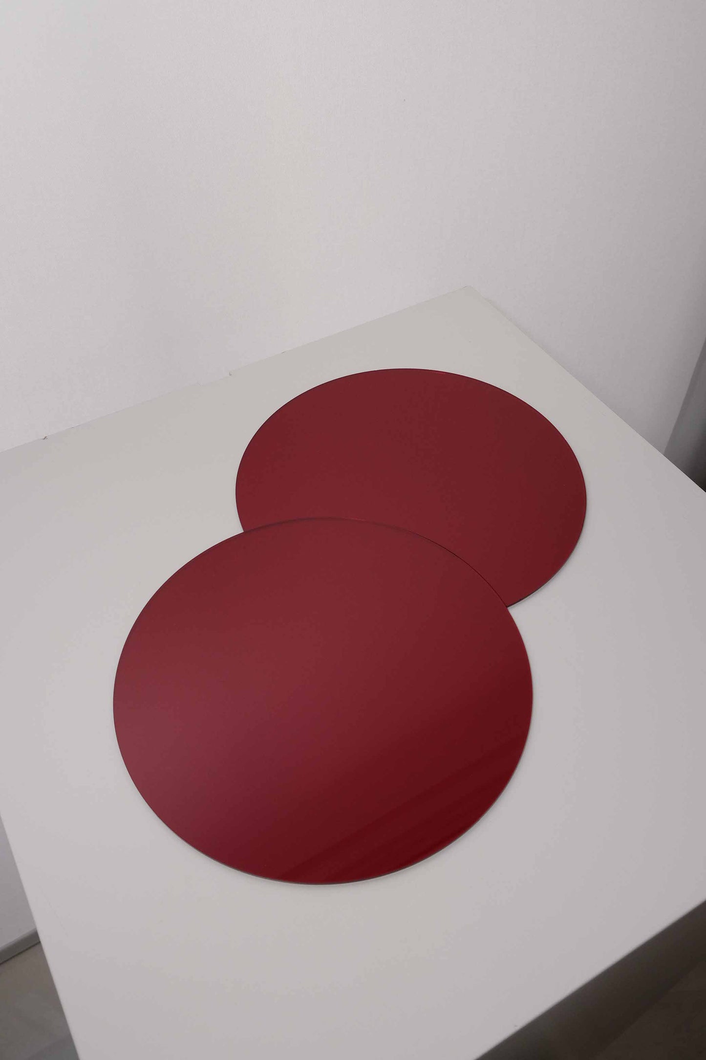 CONCENTRIC.EXCENTRIC RED SERVING PLATE