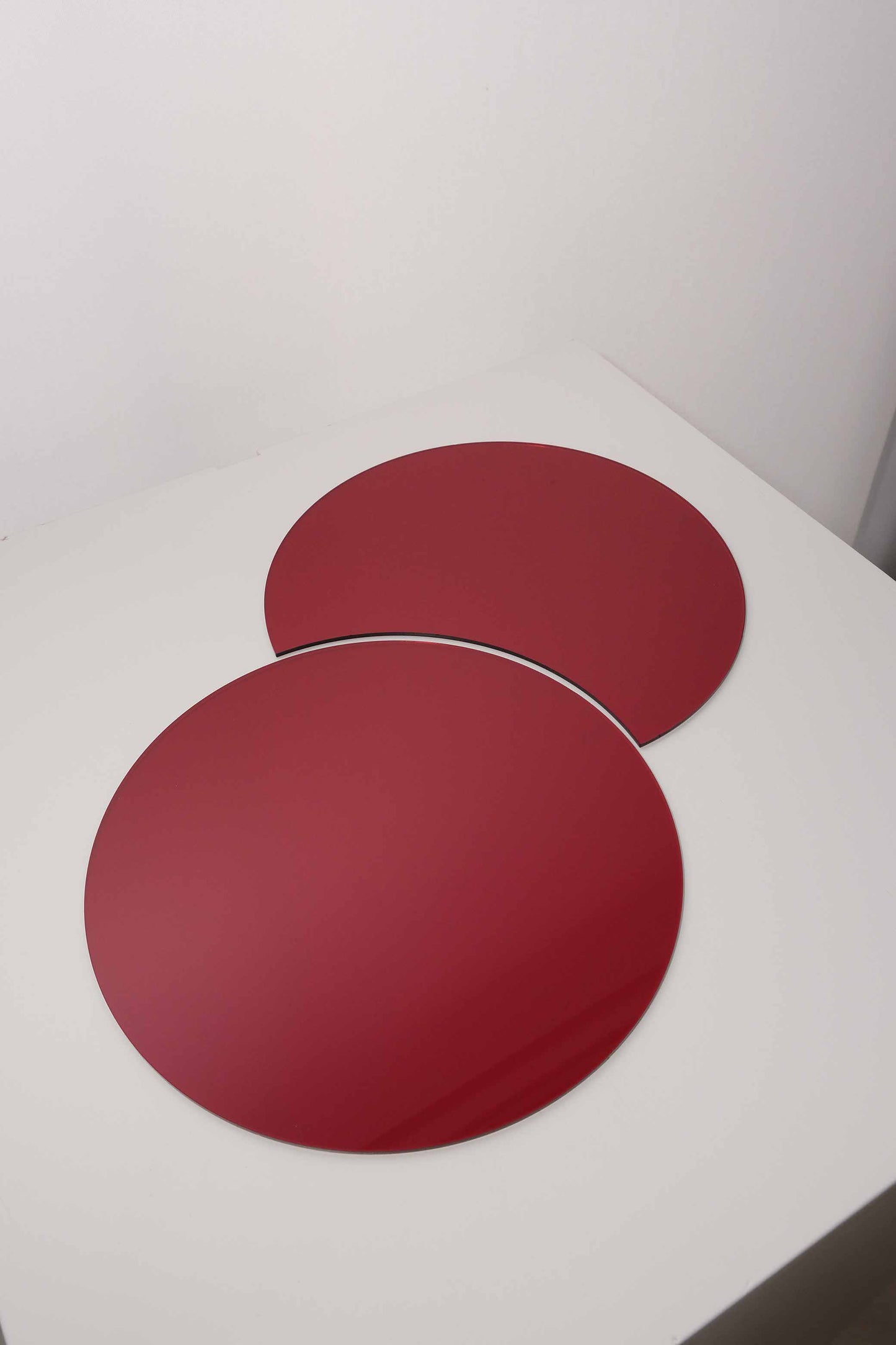 CONCENTRIC.EXCENTRIC RED SERVING PLATE