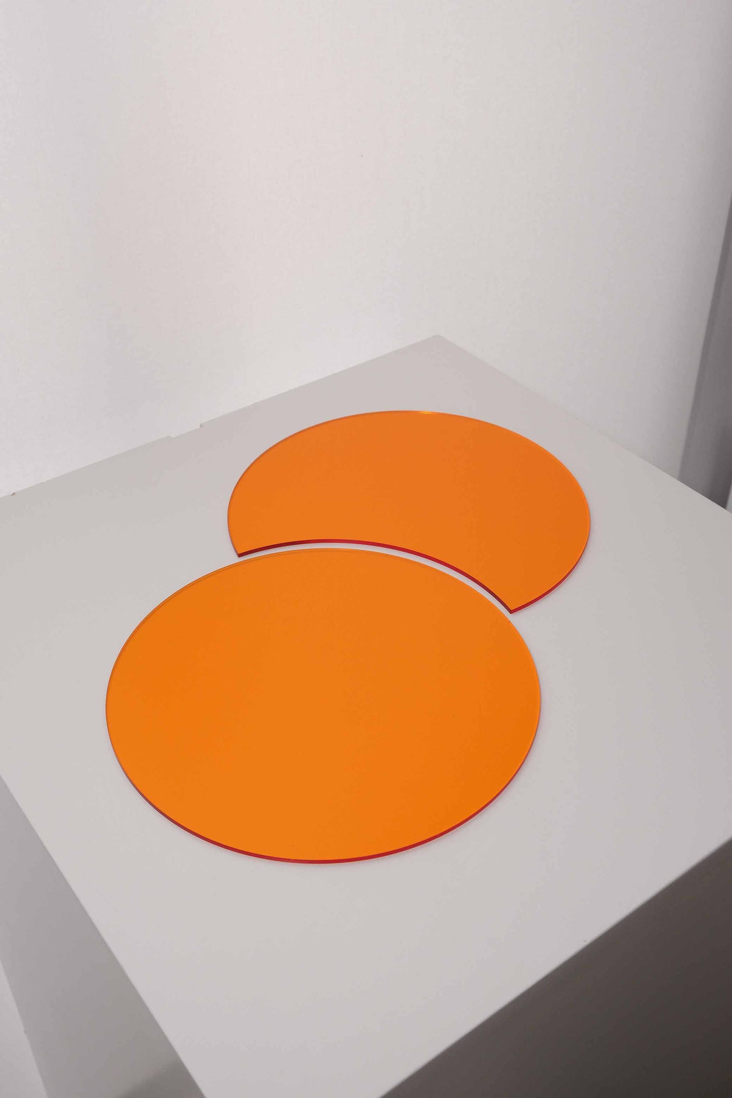CONCENTRIC.EXCENTRIC YELLOW SERVING PLATE